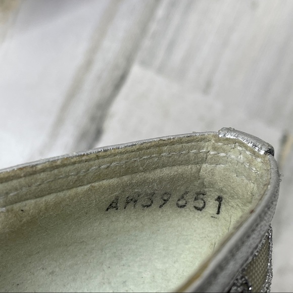 Stuart Weitzman silver mesh lace heels 7.5M (fits like 7) - Picture 13 of 13